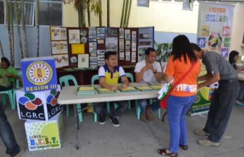DILG R-3 leads the distribution of Gabay as an IEC on disaster preparedness